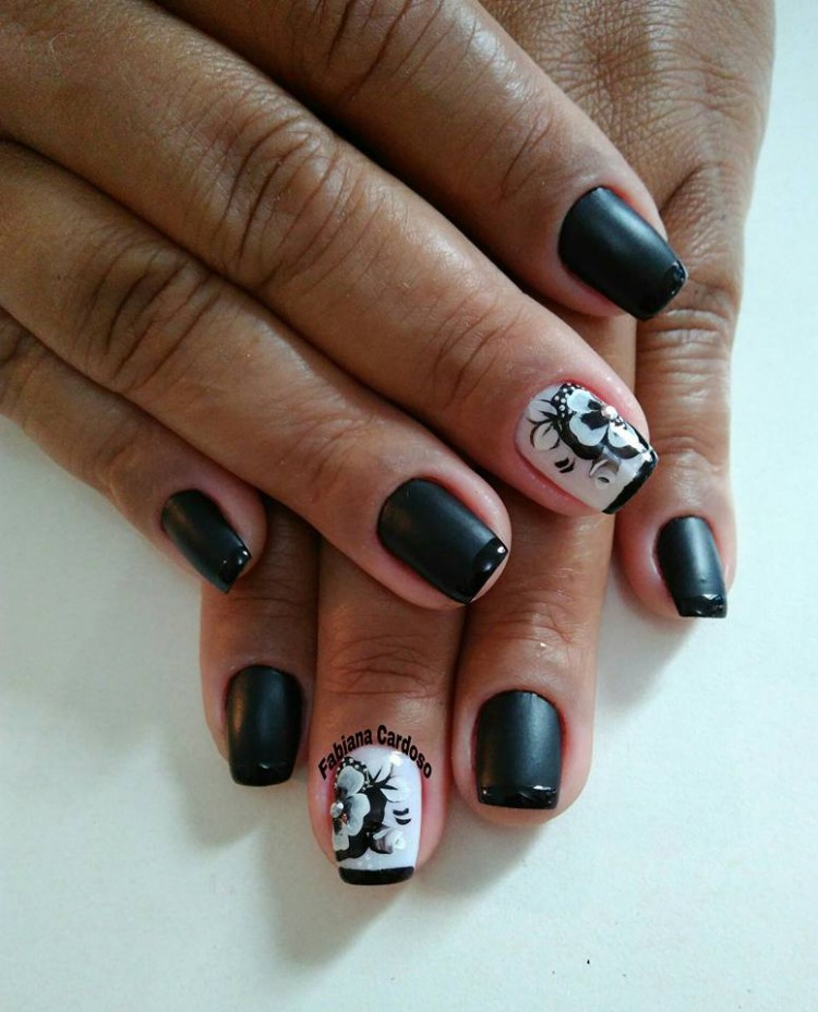 27 Modelos e Fotos de Unhas Preto e Branco