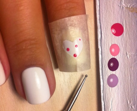 tutorial nail art coracao 09 450x365 Passo a passo: Coração de Bolinhas
