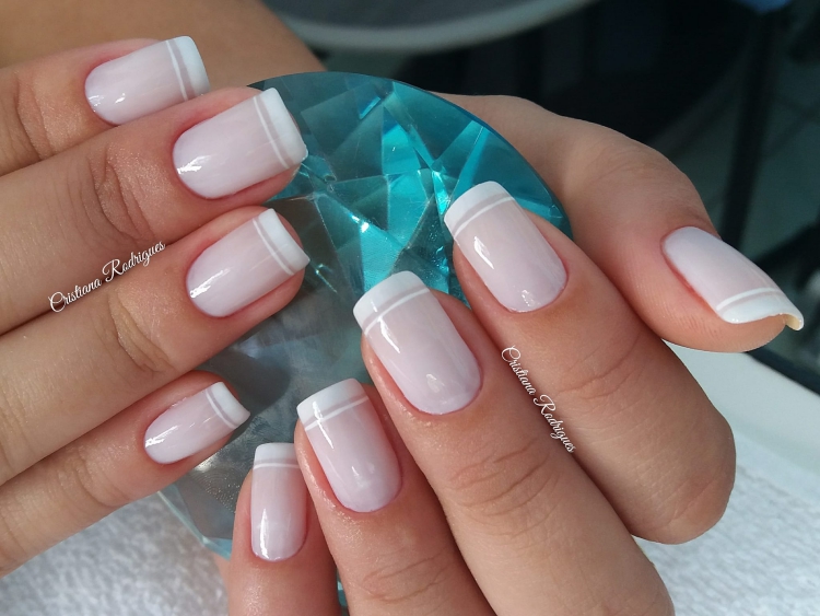 19 Ideias de unhas francesinhas que fazem mais sucesso14