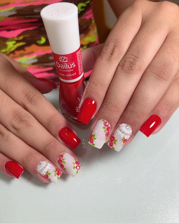 Unhas com Rosas