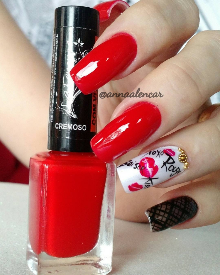 Unhas decoradas com esmalte vermelho, maravilhosas