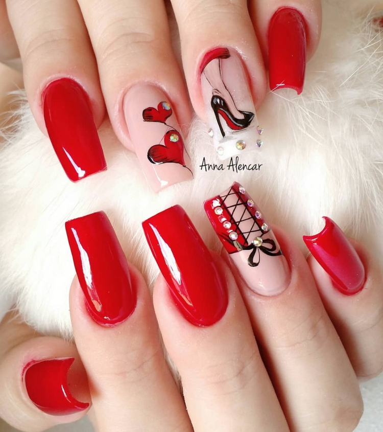 Unhas decoradas com esmalte vermelho, maravilhosas