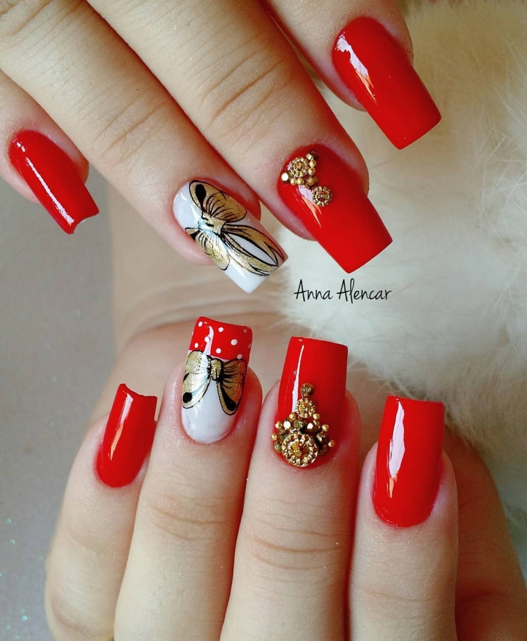 Unhas decoradas com esmalte vermelho, maravilhosas