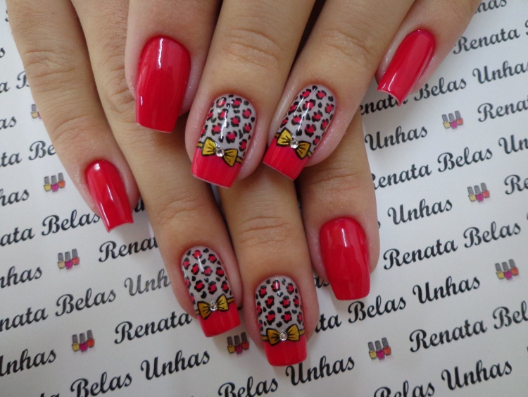 Unhas decoradas com esmalte vermelho, maravilhosas