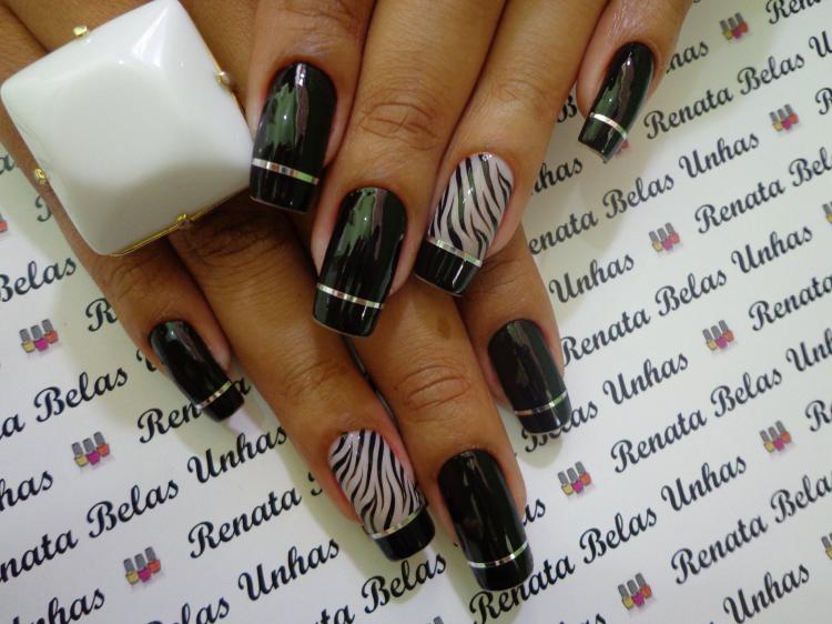 17 Unhas decoradas com listras, veja estas inspirações, muitas fotos