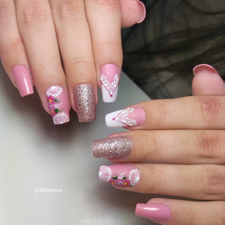 29 Unhas decoradas com rendinha, continuam chiques depois de todos estes anos