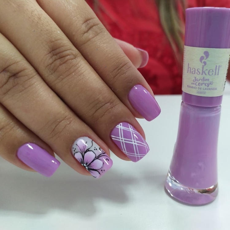 Unhas com flor