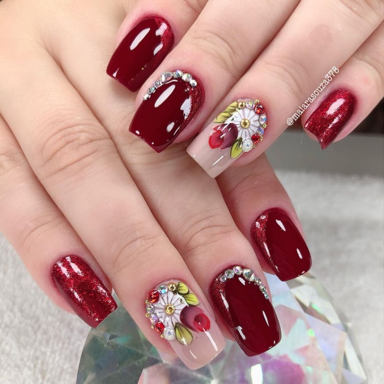 Unhas com adesivos