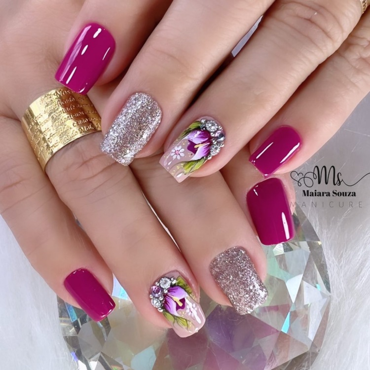 Unhas com adesivos