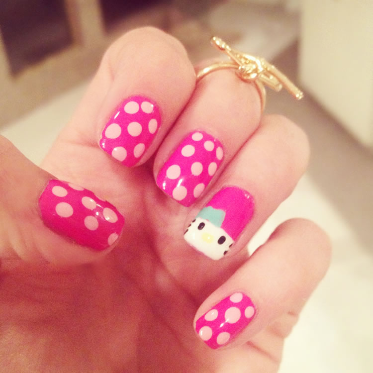 119335-Cute-Hello-Kitty-Dots-Nails