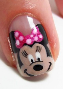 Unhas com a Minnie