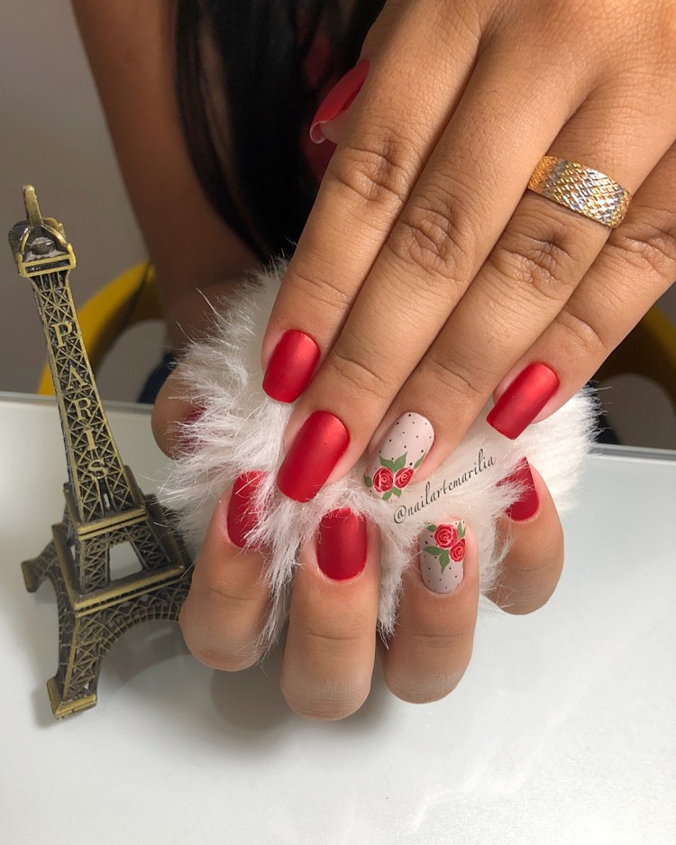 29 Unhas com Esmalte Vermelho Perfeito