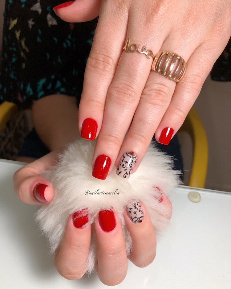 29 Unhas com Esmalte Vermelho Perfeito