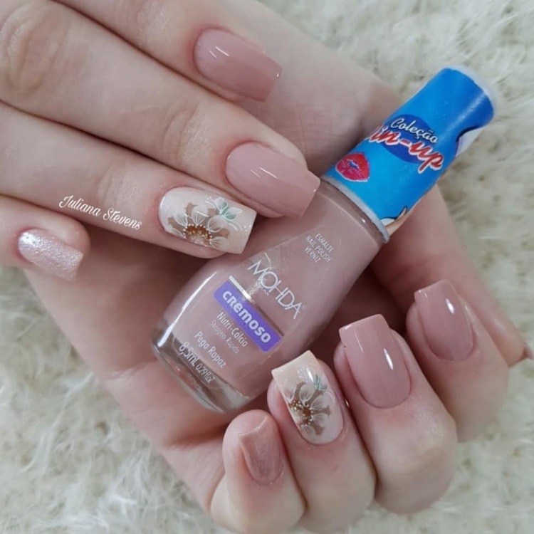 Unhas dos pés decoradas com adesivos, veja modelos variados