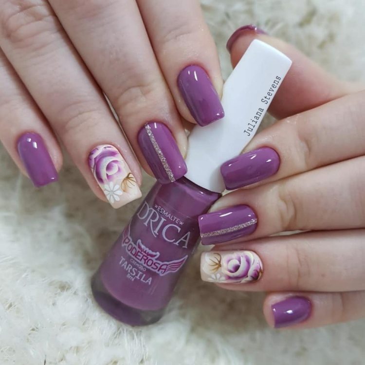 Unhas dos pés decoradas com adesivos, veja modelos variados