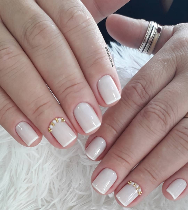 22 Unhas pintadas de branco com combinações de esmaltes17