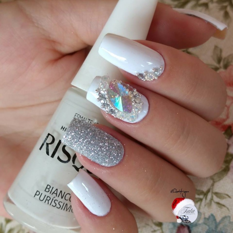 3 Unhas pintadas de branco com combinações de esmaltes