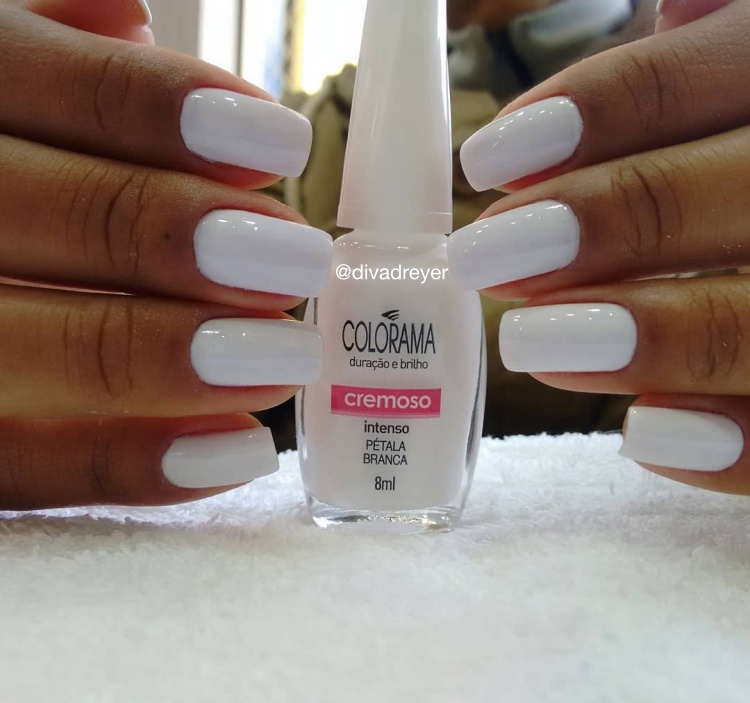 22 Unhas pintadas de branco com combinações de esmaltes