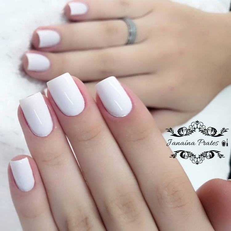 22 Unhas pintadas de branco com combinações de esmaltes23