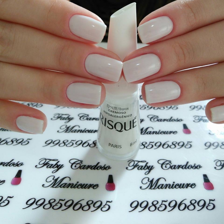 22 Unhas pintadas de branco com combinações de esmaltes3