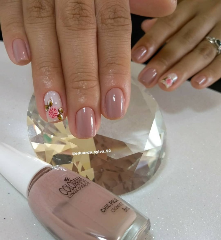 Unhas com flores