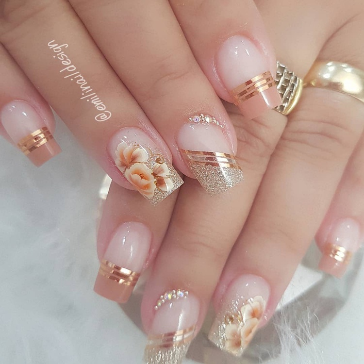 Unhas com flores