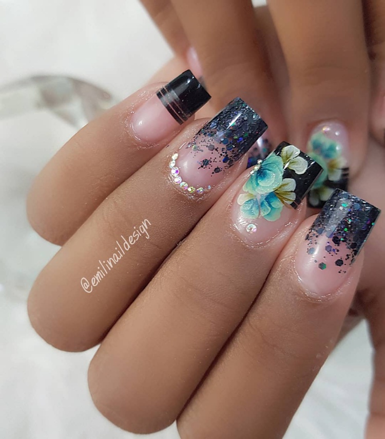 Unhas com flores