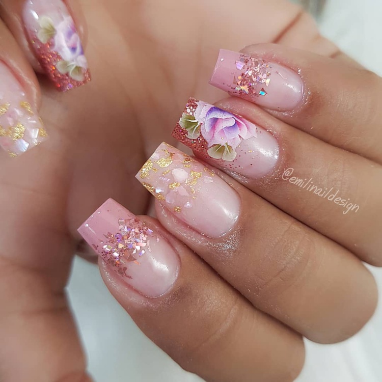 Unhas com flores