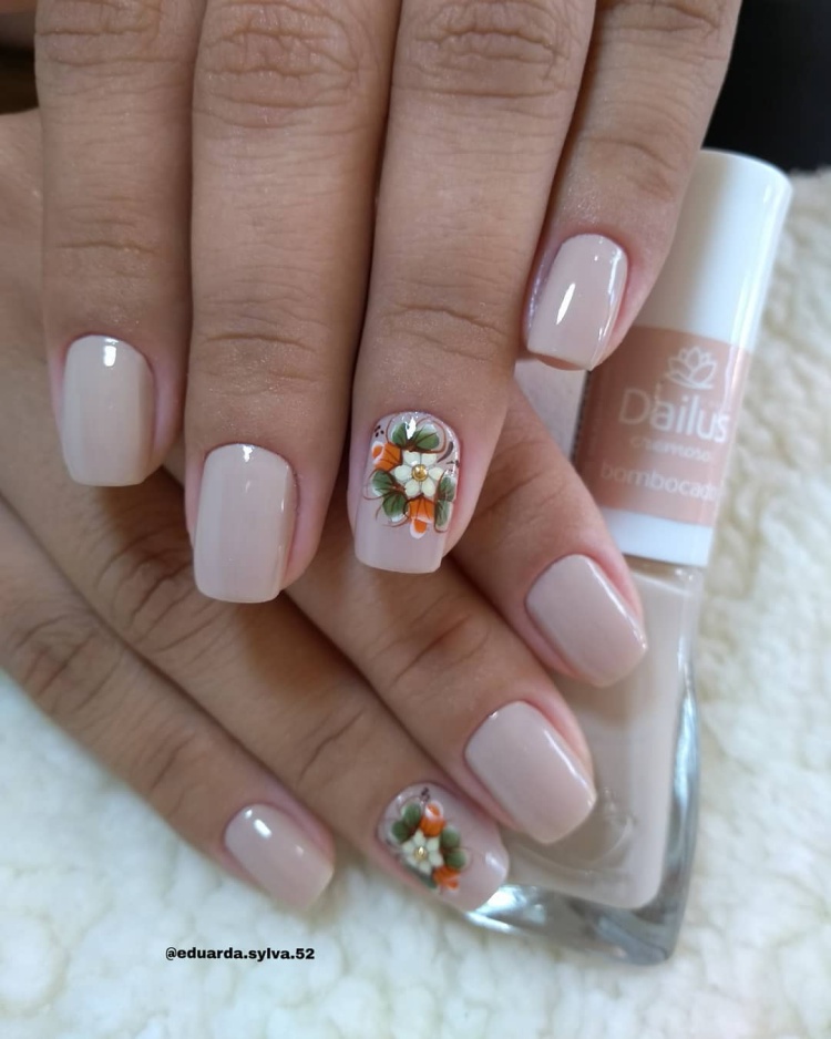 Unhas com flores