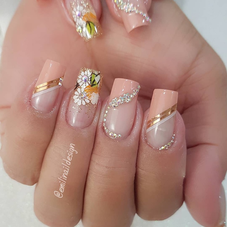 Unhas com flores