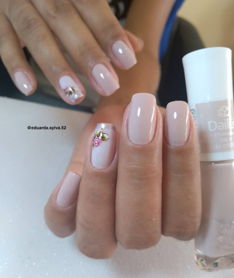 Unhas com flores