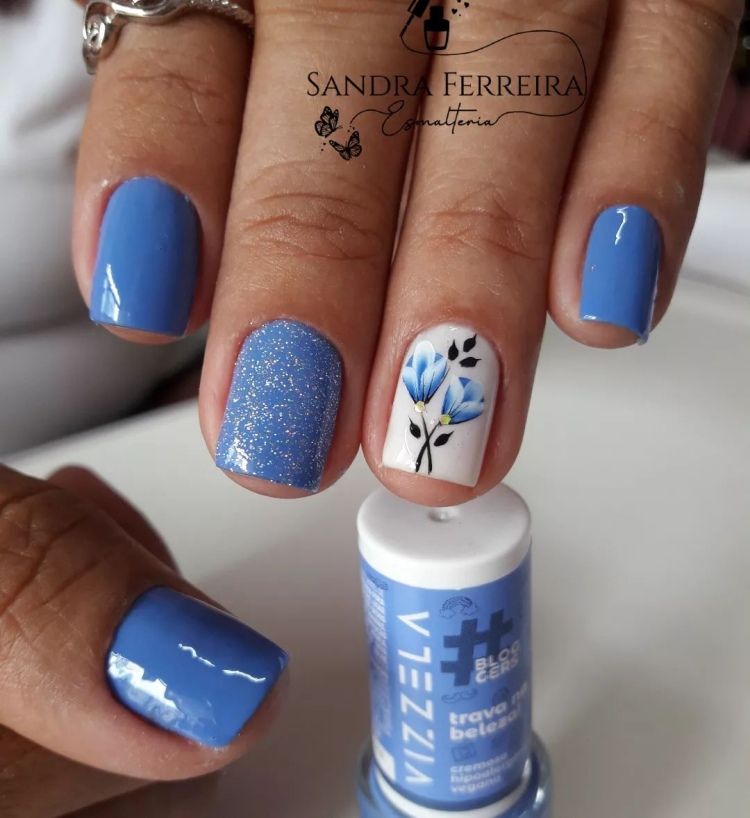 18 Melhores unhas decoradas com esmalte azul claro