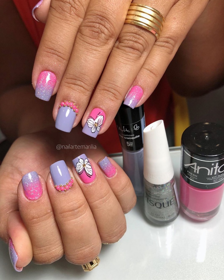 Unhas decoradas com Joias