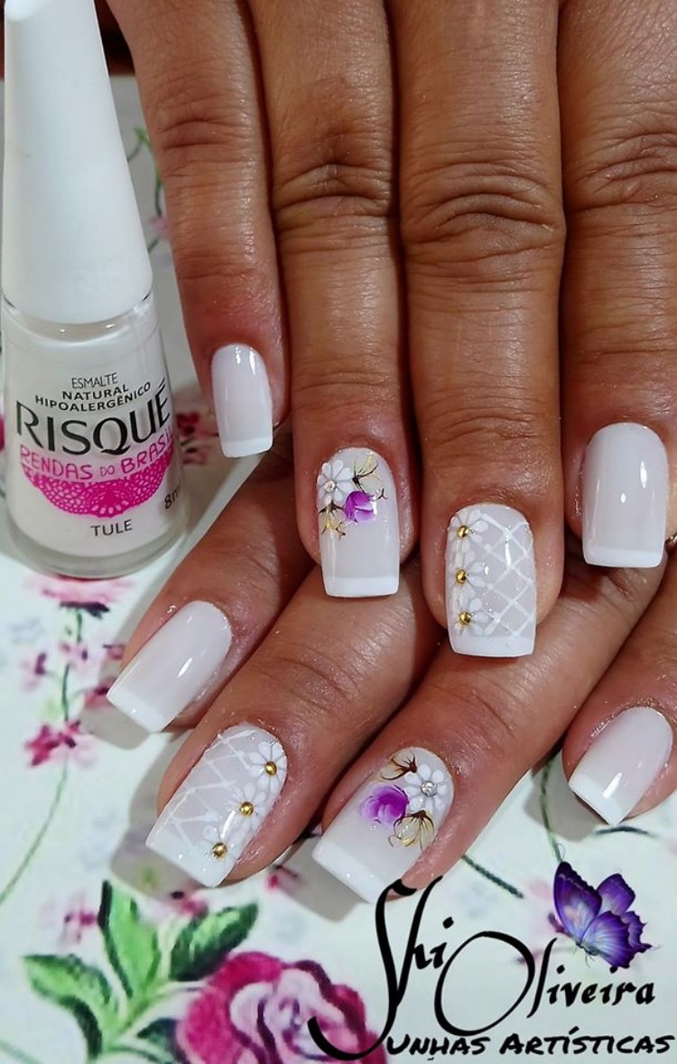 Unhas francesinhas com joias