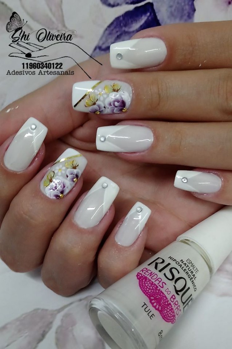 Unhas francesinhas com joias