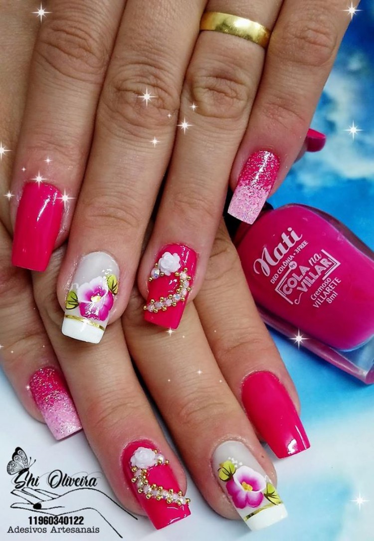 Unhas francesinhas com joias